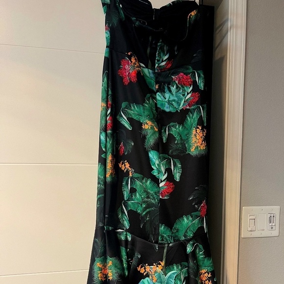 MEGHAN LA - Size Large - Picture 4 of 4